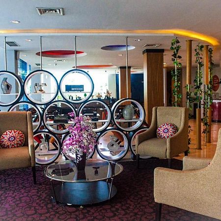 News Hotel Waru Sidoarjo Esterno foto