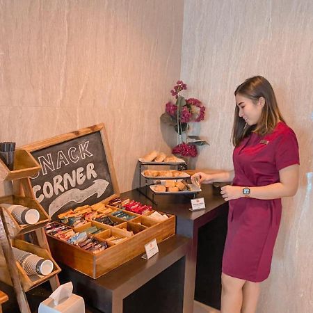 News Hotel Waru Sidoarjo Esterno foto