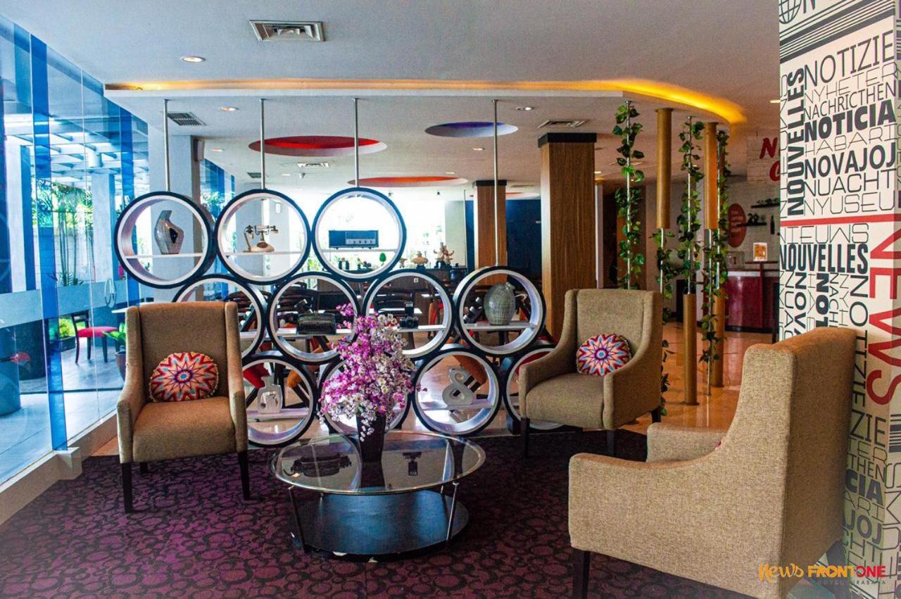 News Hotel Waru Sidoarjo Esterno foto