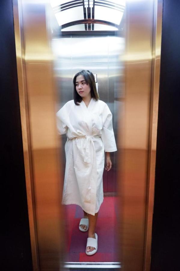 News Hotel Waru Sidoarjo Esterno foto