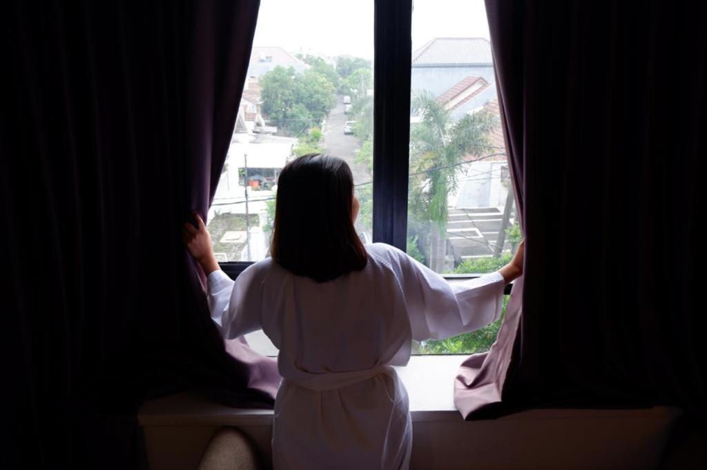 News Hotel Waru Sidoarjo Esterno foto