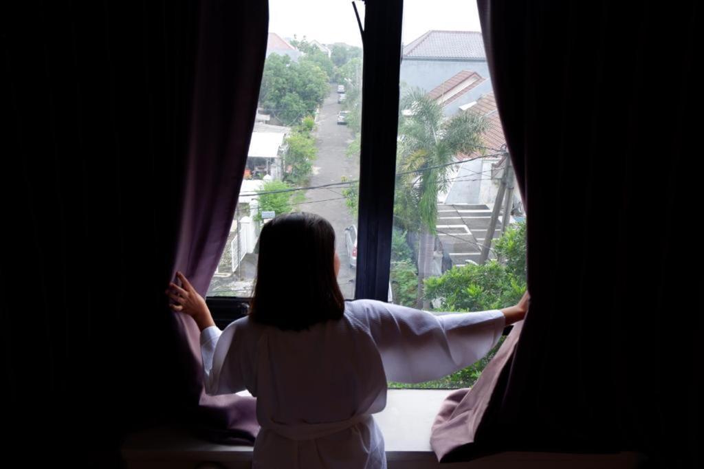 News Hotel Waru Sidoarjo Esterno foto