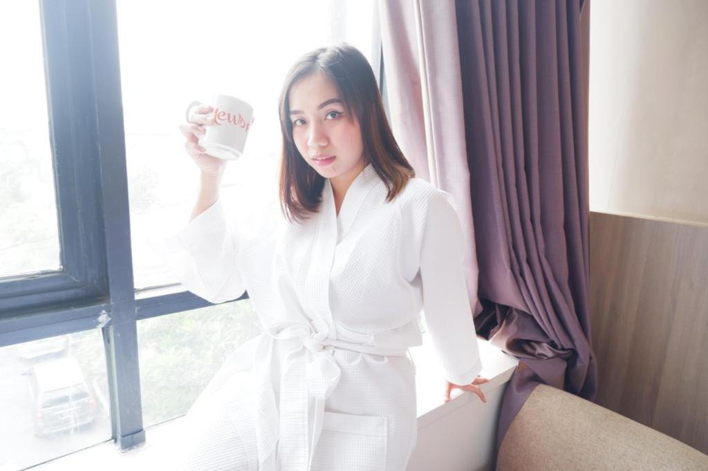 News Hotel Waru Sidoarjo Esterno foto