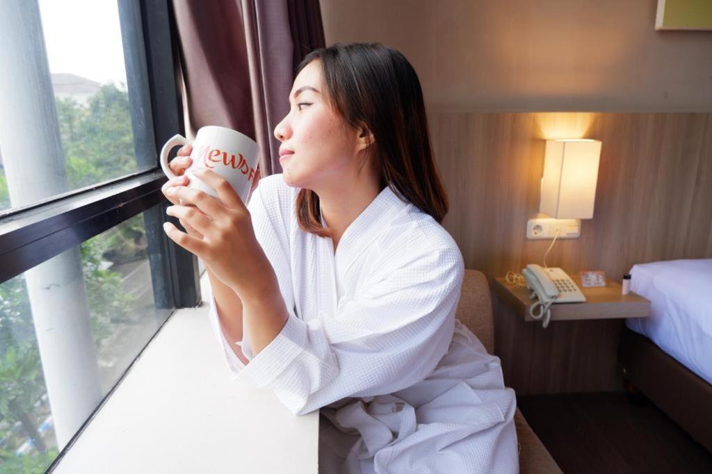News Hotel Waru Sidoarjo Esterno foto