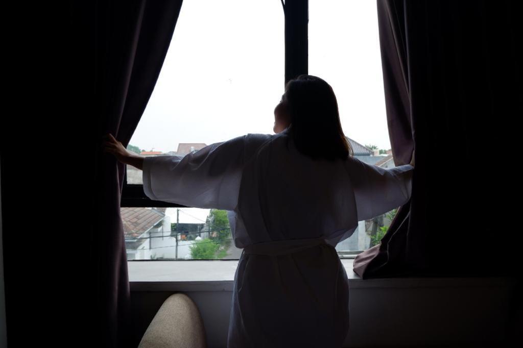 News Hotel Waru Sidoarjo Esterno foto
