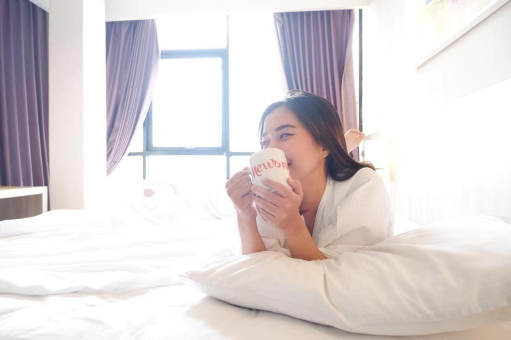 News Hotel Waru Sidoarjo Esterno foto