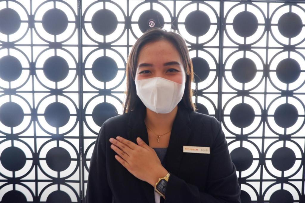 News Hotel Waru Sidoarjo Esterno foto
