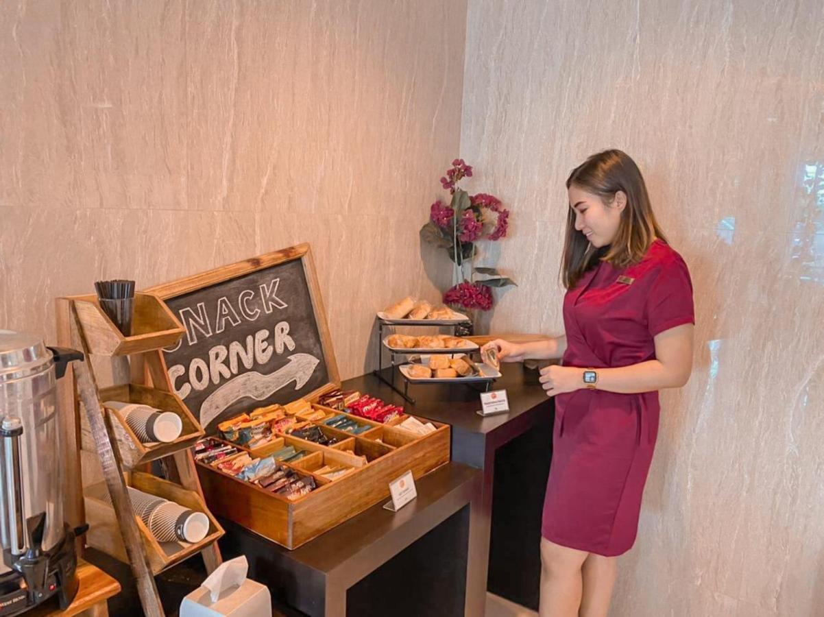 News Hotel Waru Sidoarjo Esterno foto