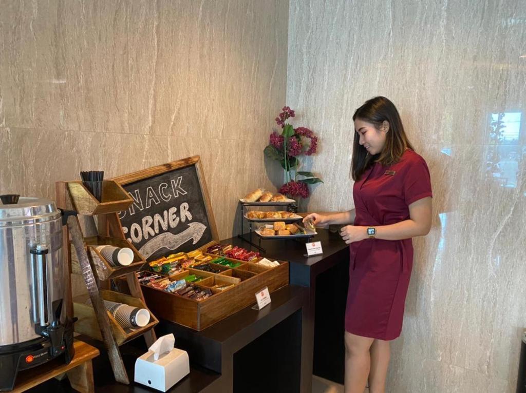 News Hotel Waru Sidoarjo Esterno foto
