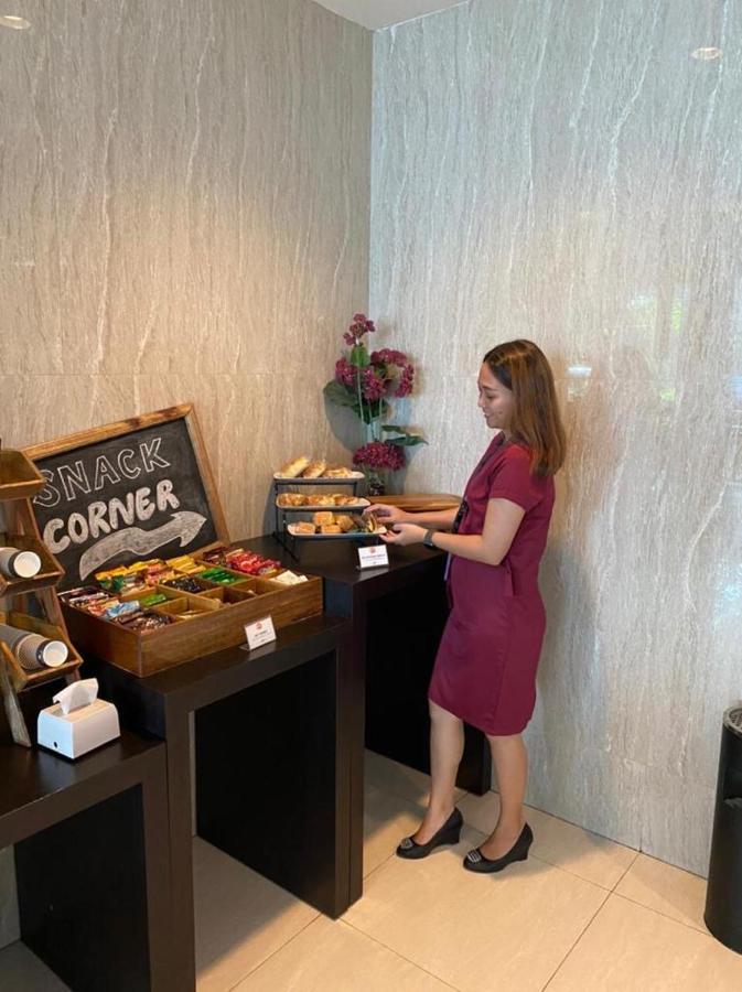 News Hotel Waru Sidoarjo Esterno foto