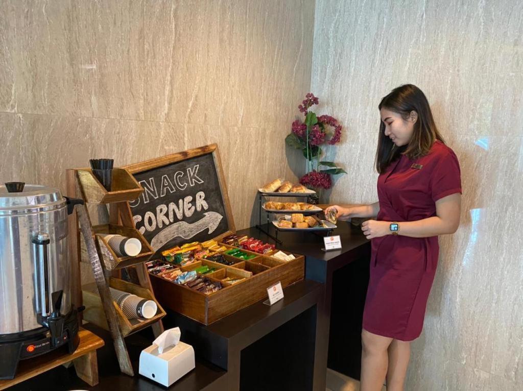 News Hotel Waru Sidoarjo Esterno foto