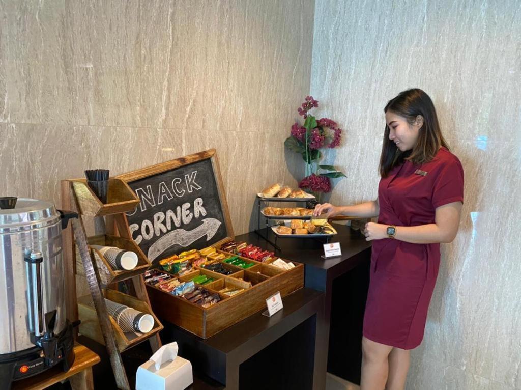 News Hotel Waru Sidoarjo Esterno foto