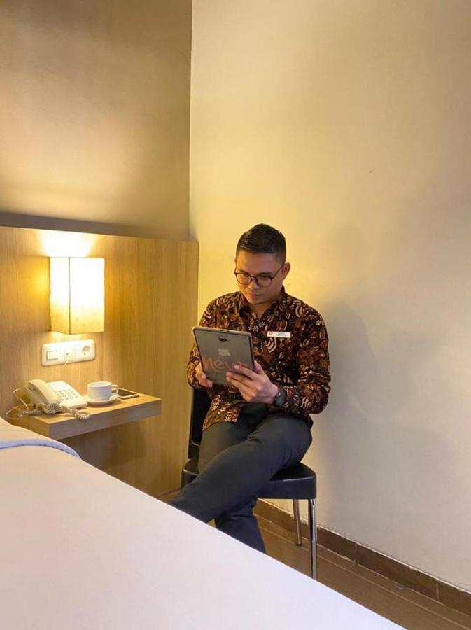 News Hotel Waru Sidoarjo Esterno foto