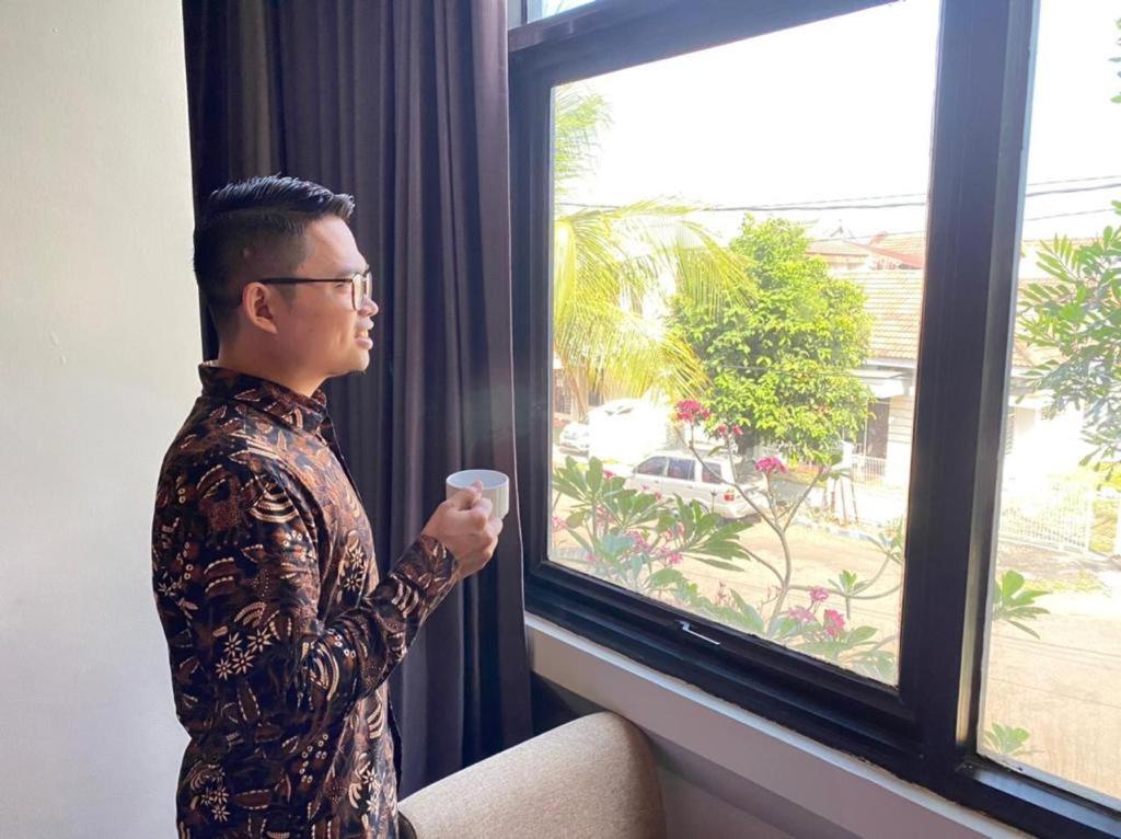 News Hotel Waru Sidoarjo Esterno foto