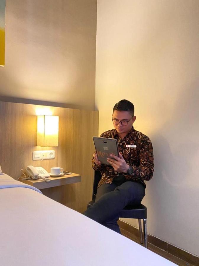 News Hotel Waru Sidoarjo Esterno foto
