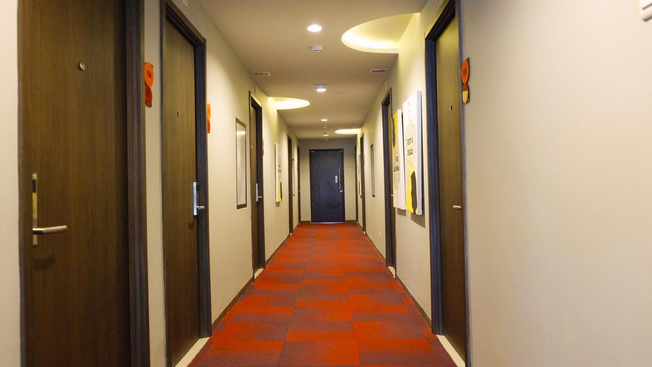 News Hotel Waru Sidoarjo Esterno foto