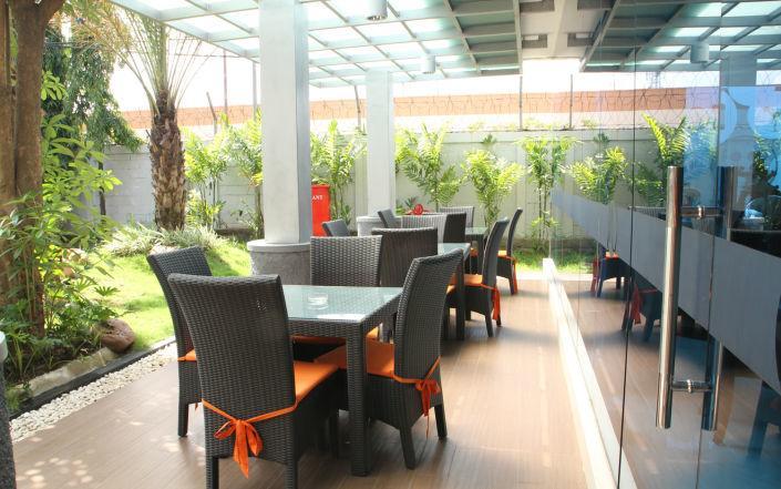 News Hotel Waru Sidoarjo Esterno foto