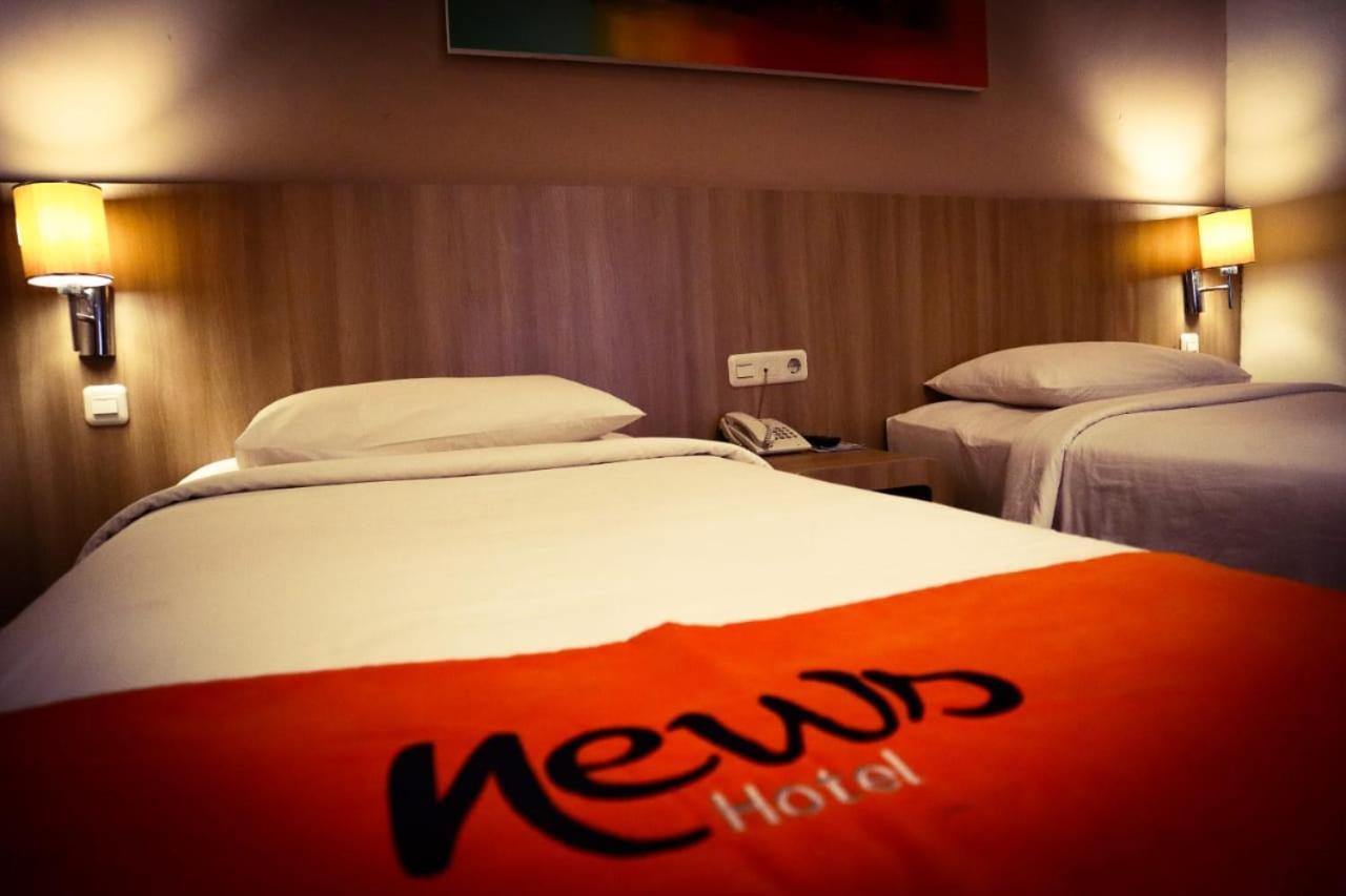 News Hotel Waru Sidoarjo Esterno foto