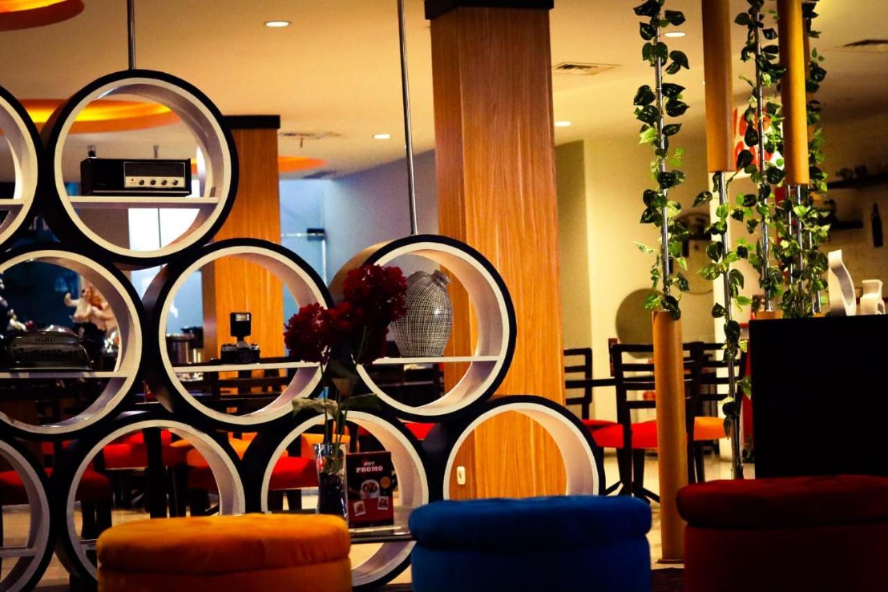 News Hotel Waru Sidoarjo Esterno foto