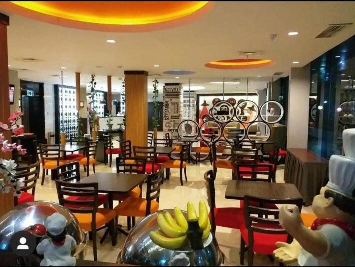 News Hotel Waru Sidoarjo Esterno foto