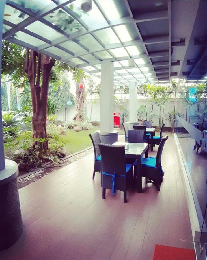 News Hotel Waru Sidoarjo Esterno foto